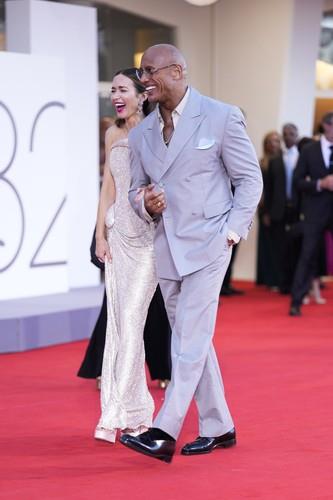 Emili Blant i Dvejn Džonson na Filmskom festivalu u Veneciji