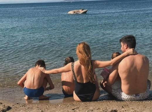 Daria Stanojević sa decom i mužem na moru