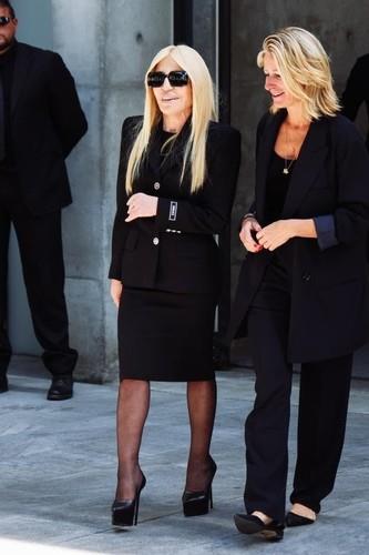 Donatela Versaće na komemoraciji Đorđu Armaniju