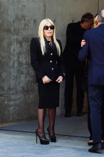 Donatela Versaće na komemoraciji Đorđu Armaniju