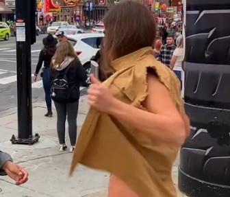 manekenka se skinula nasred ulice