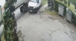 Teretni voz se sudario sa kombijem u Smederevu