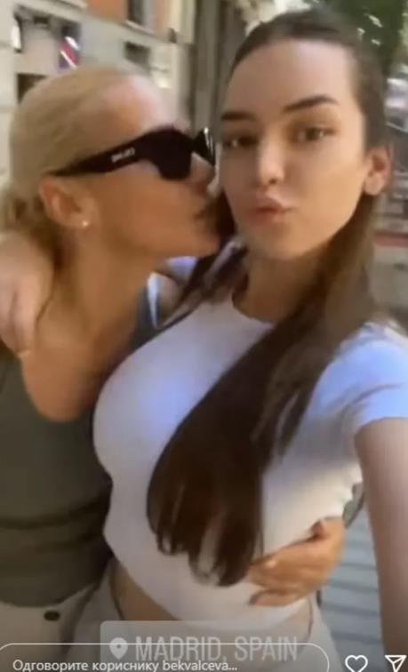 Hana Ikodinović i Nataša Bekvalac