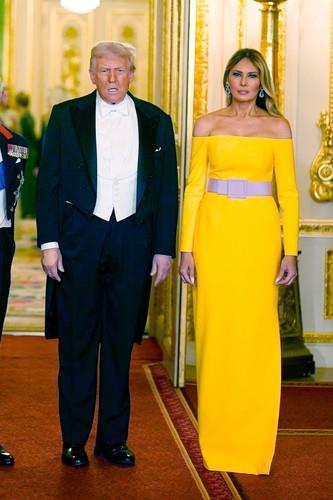 Donald Tramp i Melanija Tramp na večeri kod britanske kraljevske porodice