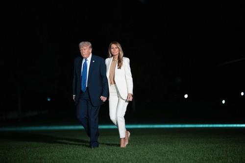Melanija Tramp i Donald Tramp na putu ka Ujedinjenim nacijama