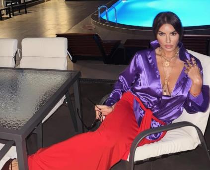 Sindi u skupom odelu