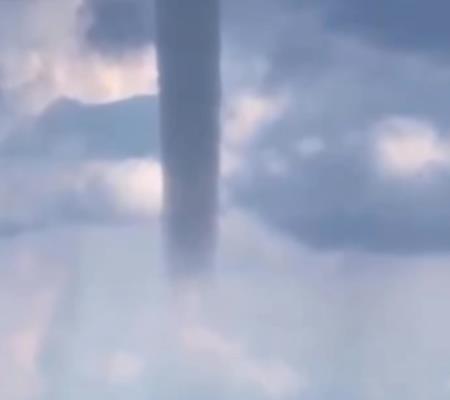 snimljena pijavica na nebu u Grčkoj