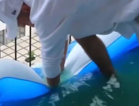 Kimi prazni bazen sa terase