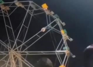 Muškarac visi sa panoramskog točka u Brazilu