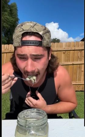 Džejms Patrik Elingsvort isprobava smrdljivi tofu