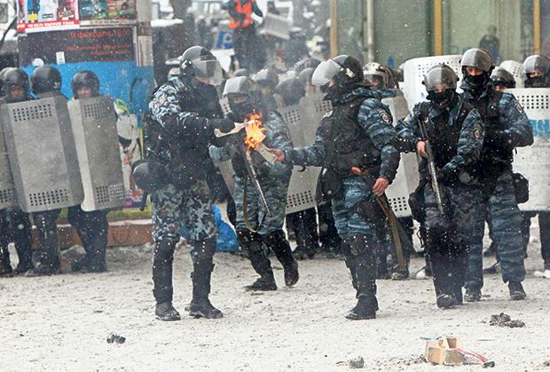 ukrajina-kijev-rat-nemiri-sukobi-policija-demonstranti.jpg