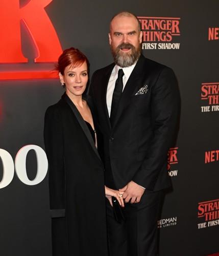 Lili Alen i Dejvid Harbor