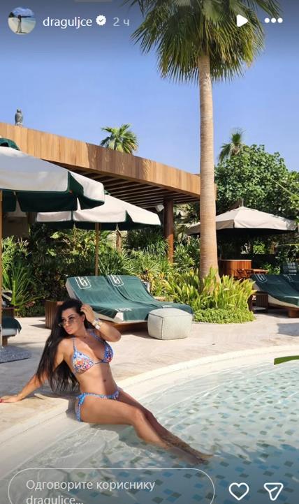 Zorica Dukić na plaži u bikiniju