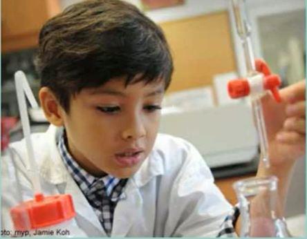 Ajnan Selest Koli u laboratoriji.jpg