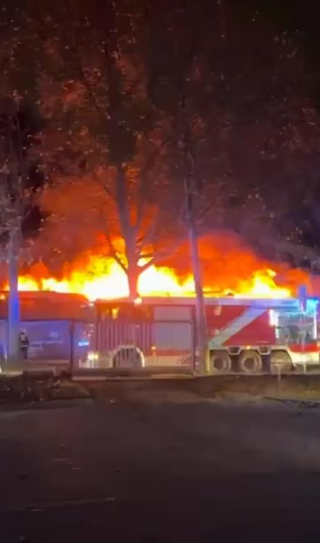 Klub  Viladž  izgoreo do temelja