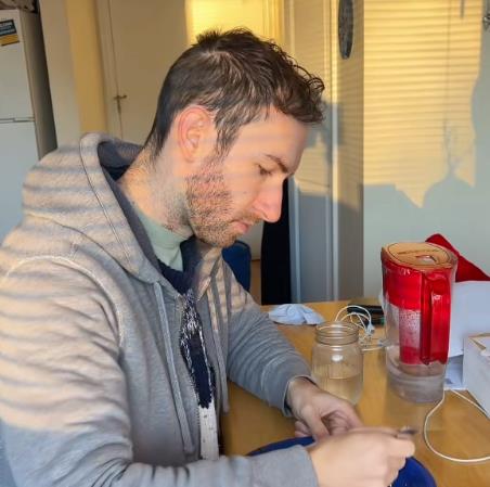 Bredli iz Konektikata pokazao kako štedi struju (1).png