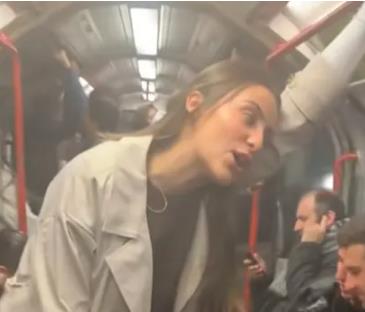 Tiktokerka Kejti Olivija traži da sedne u gradskom prevozu