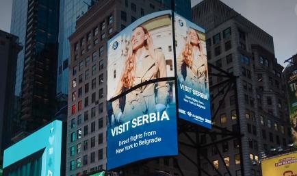 Jelena Gavrilović na bilbordu na Tajms Skveru.jpg