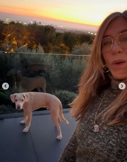 Dženifer Aniston sa svojim psom