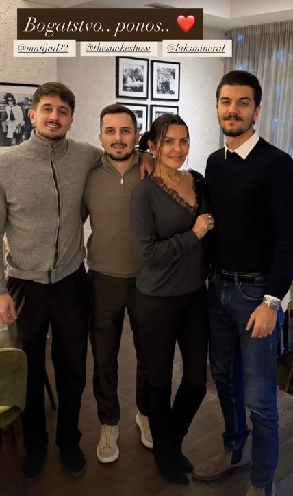 Elena Karaman Karić sa sinovima