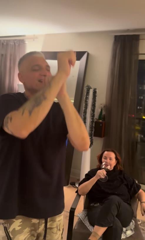 Ana Bekuta kod Čede Jovanovića i Aleksandra Kosa u stanu