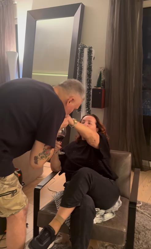 Ana Bekuta kod Čede Jovanovića i Aleksandra Kosa u stanu