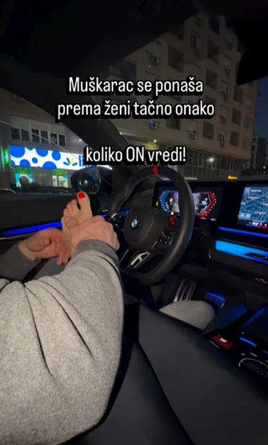 Sanji Stanković dečko masira stopala