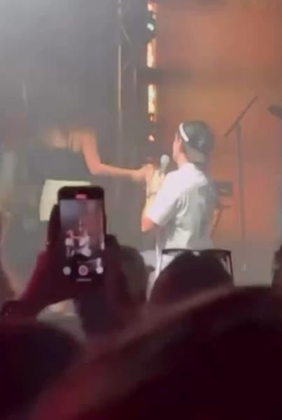 Neuspešna prosidba na koncertu benda Bootleg Rascal (1).png