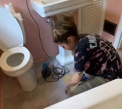 Žena jeftino renovirala kupatilo bez rušenja zidova