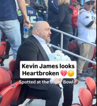Glumac Kevin Džejms na Superboulu