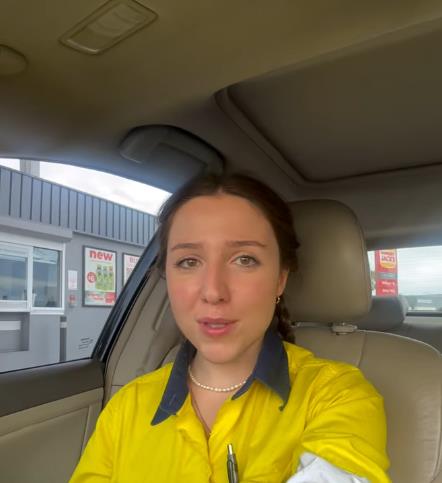 Ambra Luparelo radi u rudniku u Australiji (3).PNG