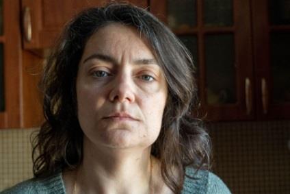 Starija žena izraženih bora