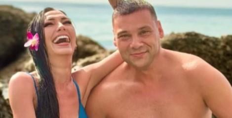 Pevačica u braku a na Tajlandu sa kolegom