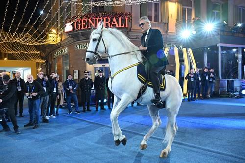 Andrea Bočeli na konju na Sanremu