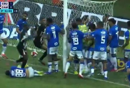 Atletiko Mineiro - Kruzeiro, tuča