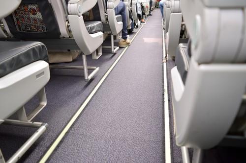 Putnici u avionu tokom leta