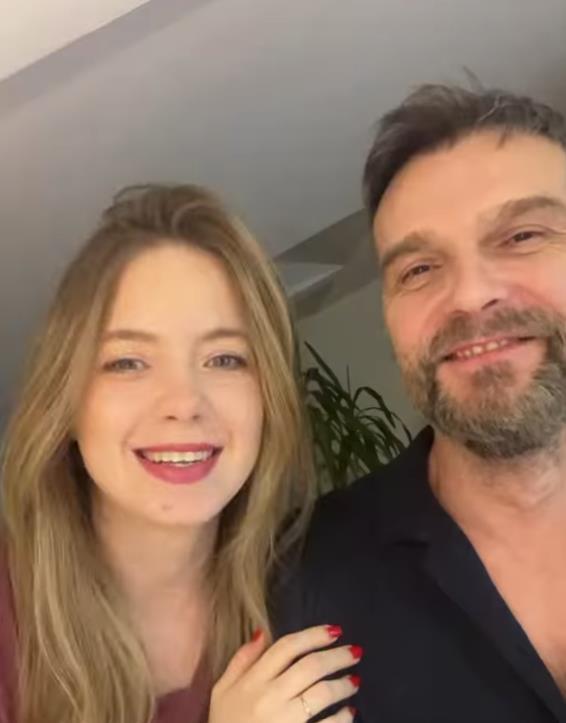 Glumac Vahidin Prelić u vezi sa 23 godine mlađom Bojanom (4).jpg