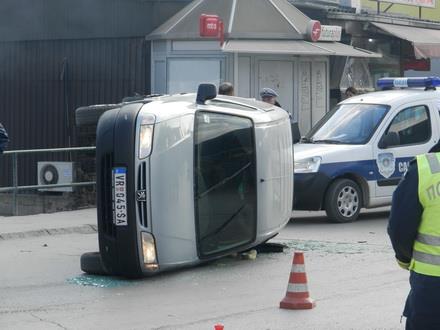 vranje-prevrtanje-automobila.jpg