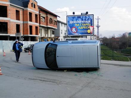 vranje-prevrtanje-automobila.jpg