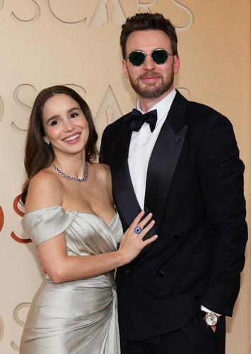 Kris Evans sa suprugom na 98. dodeli Oskara