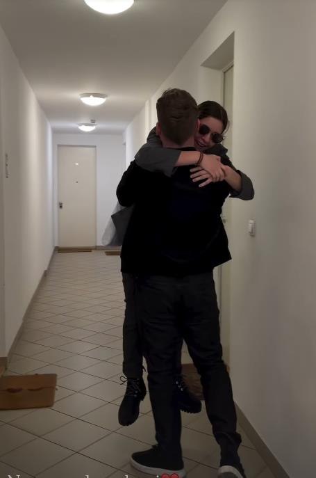 Aleksandar Radojičić sa devojkom Zejnep Kirli u emotivnom snimku koji je objavio na društvenim mrežama (3).PNG