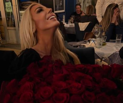 Bojana Lazić dobila 101 ružu od biznismena