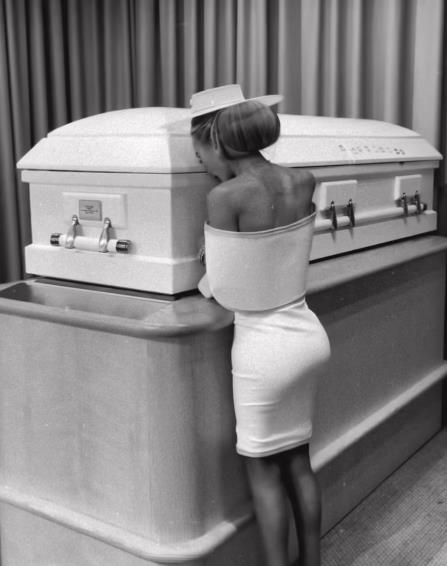 Sofi-Mej Dikson na sahrani ćerke Prinses nakon tragične smrti tinejdžerke (3).PNG