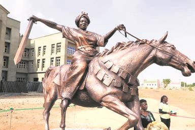 Queen-Amina-Statue.jpg