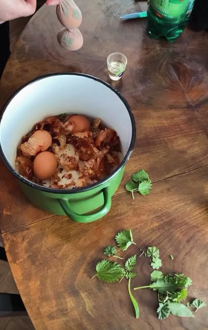 farbanje jaja u lukovini