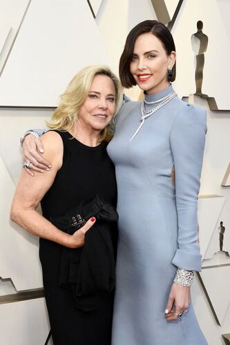 Šarliz Teron s majkom