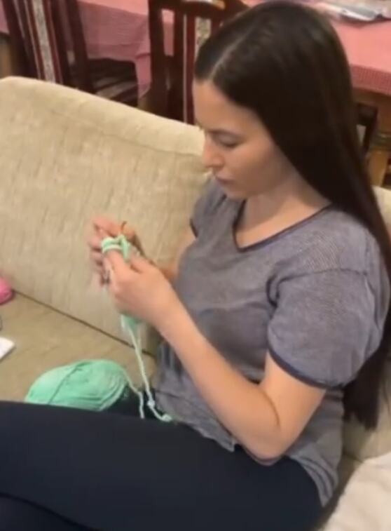 Marija Petronijević i život na selu - hekla i plete za decu