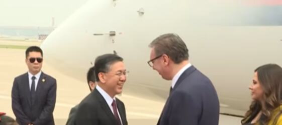 Predsednik Vučić stigao u Kinu, priređen mu svečani doček