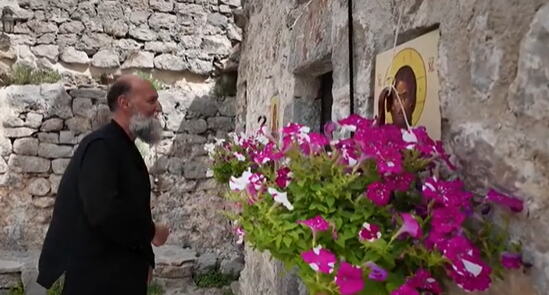 Otac Jovan već 16 godina živi u izolaciji u Boki Kotorskoj
