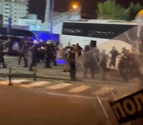 Tuča navijača i policije u Novom Pazaru